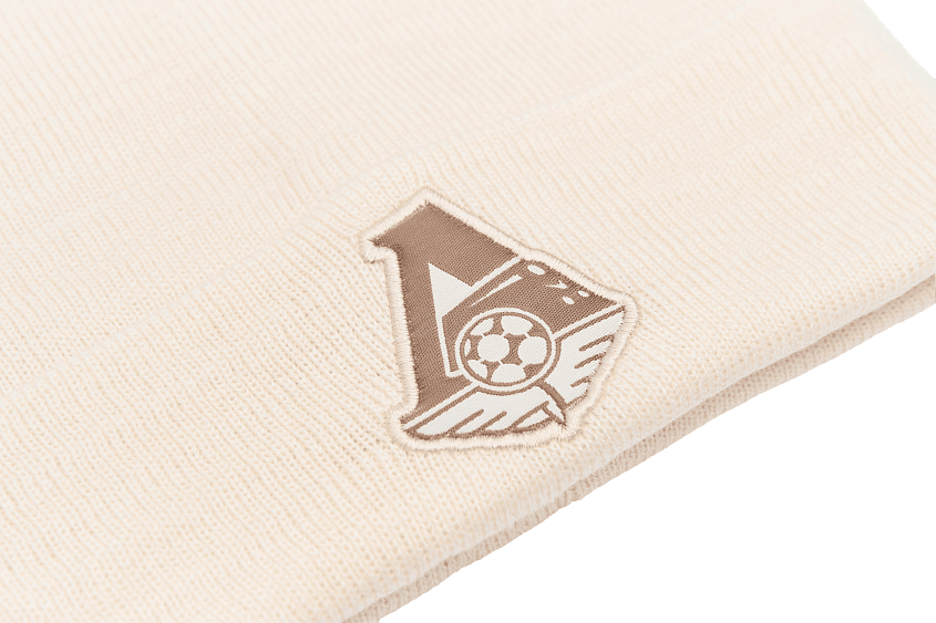 Шапка с эмблемой и подворотом (молочная)