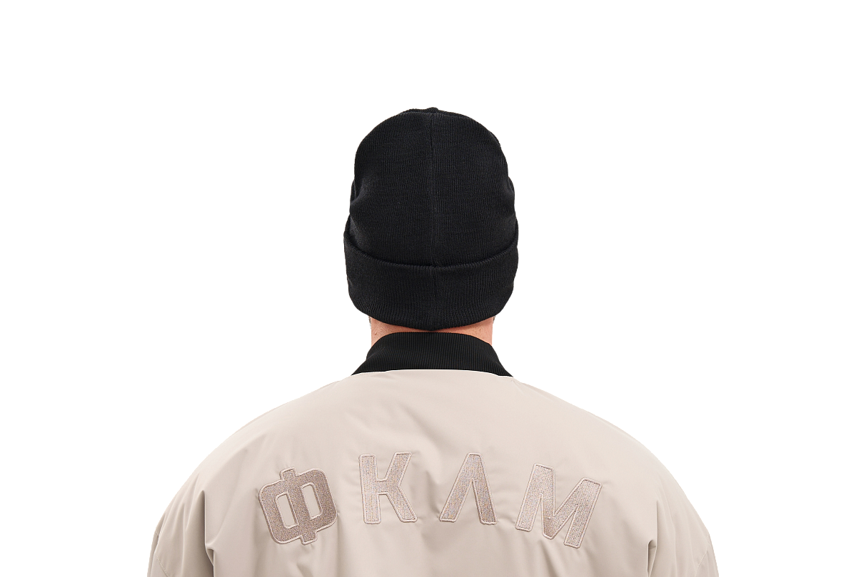 Шапка с эмблемой и подворотом (чёрная)