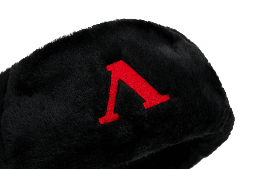 Шапка-ушанка черная с литерой "Л" (56)