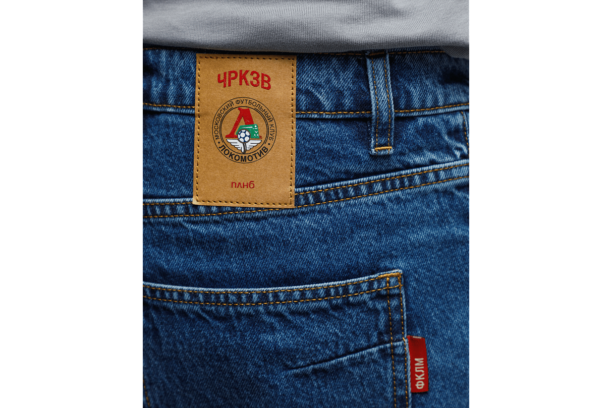 Джинсы голубые свободного кроя ЧРКЗВ x ПЛНБ (S)