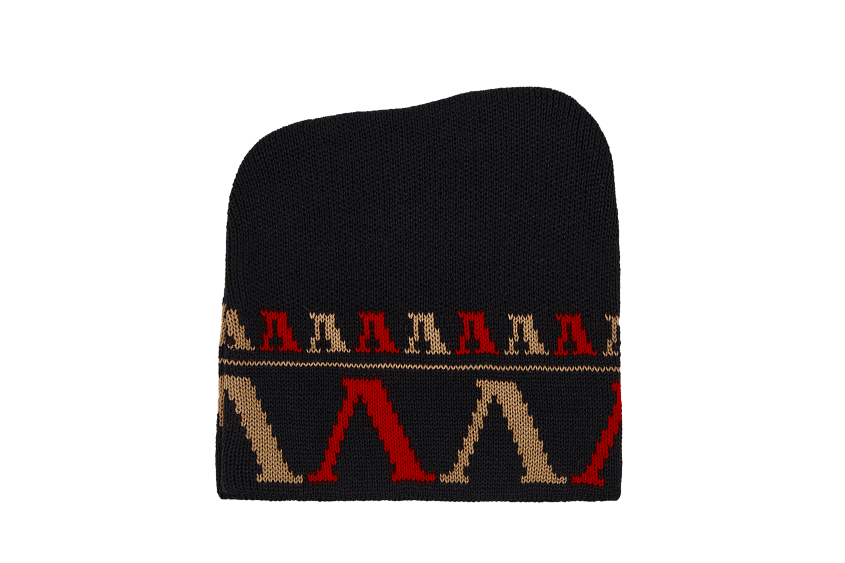 Шапка петушок с фирменным узором (чёрная)