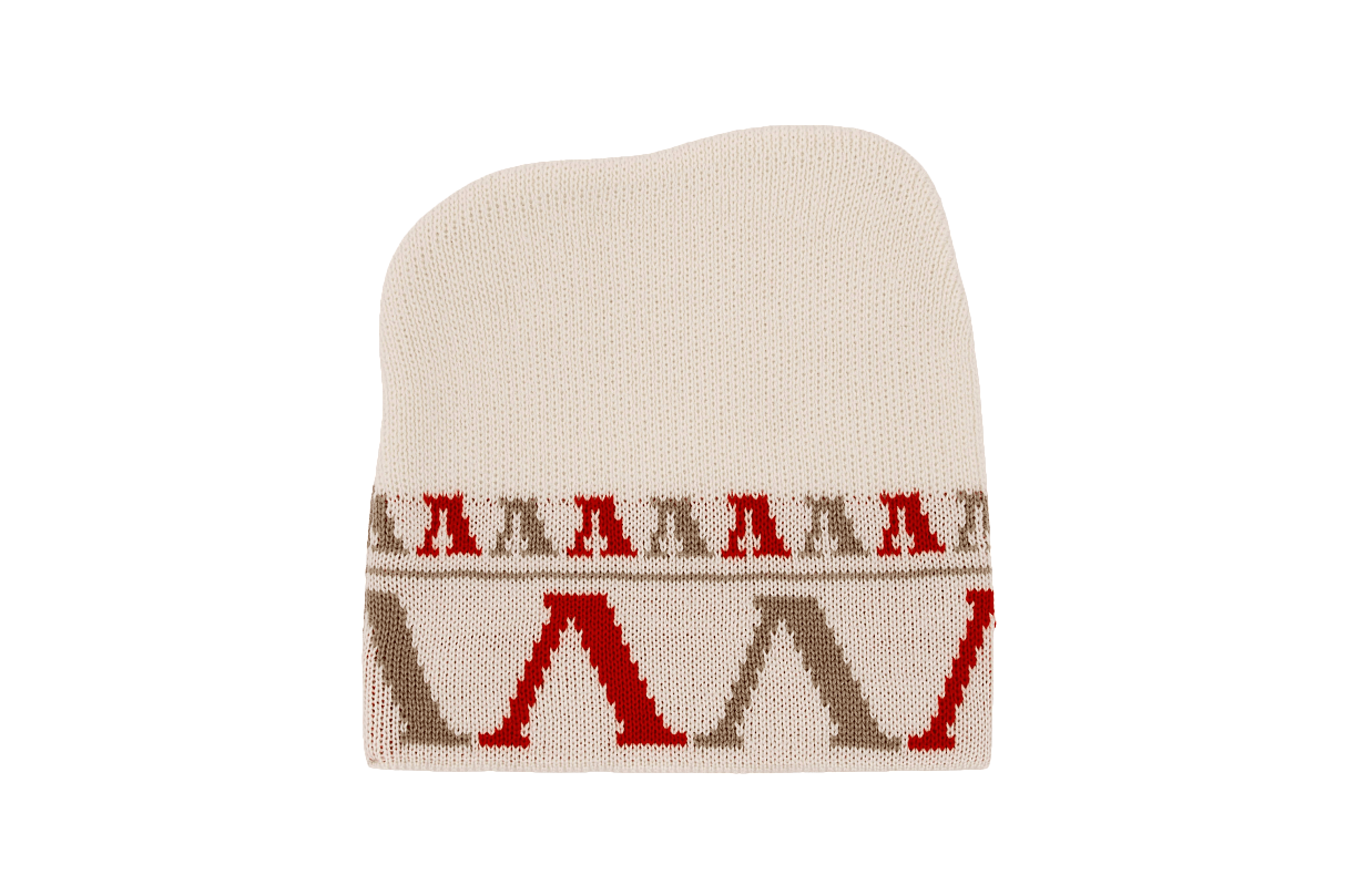 Шапка петушок с фирменным узором (молочная)