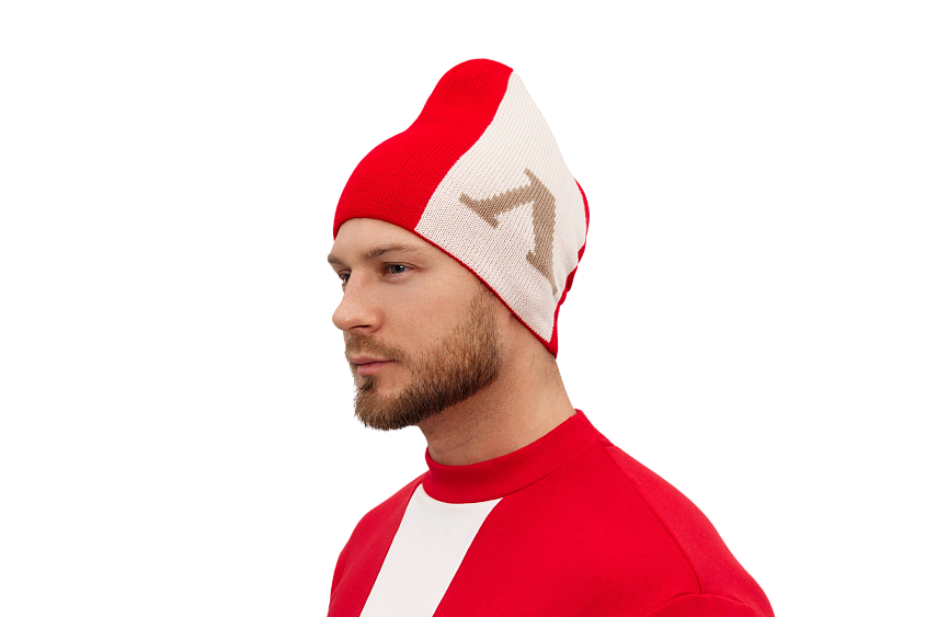 Шапка петушок с литерой «Л» и фирменной полосой