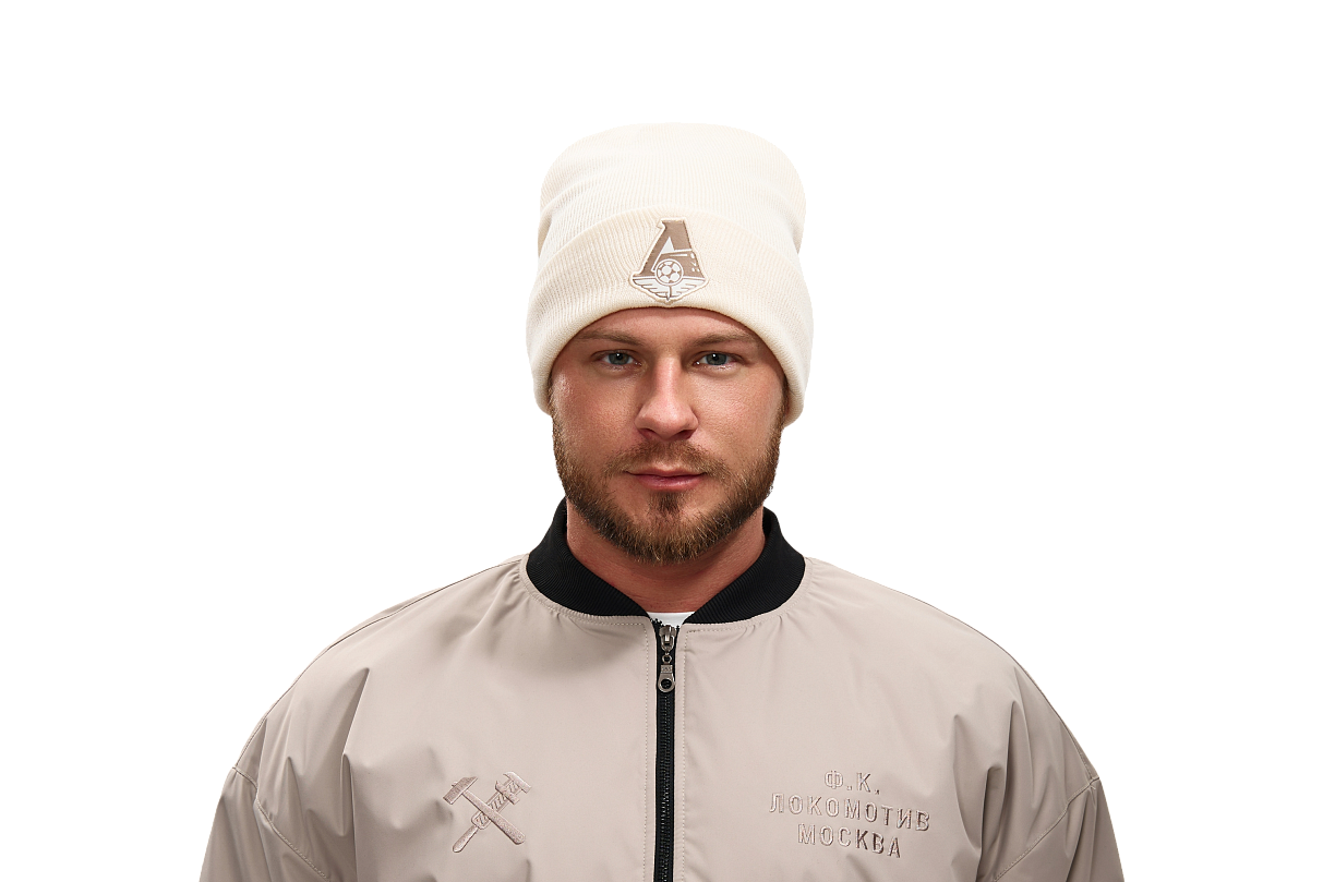 Шапка с эмблемой и подворотом (молочная)